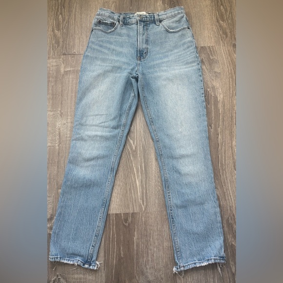 Abercrombie & Fitch Women’s Light Blue Skinny High-Rise Jeans Size 28/6R - Picture 2 of 3